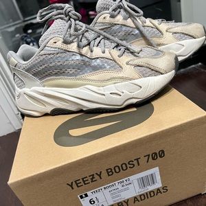 Very good condition Yeezy women